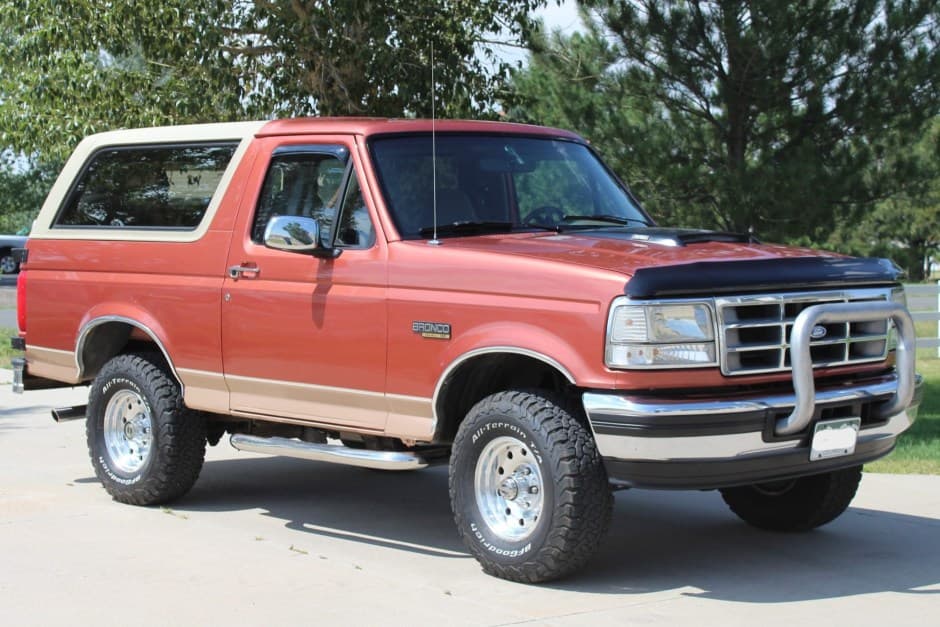 1995 Ford Bronco 4th-5th Generations 1987-1996 sold for $15,250