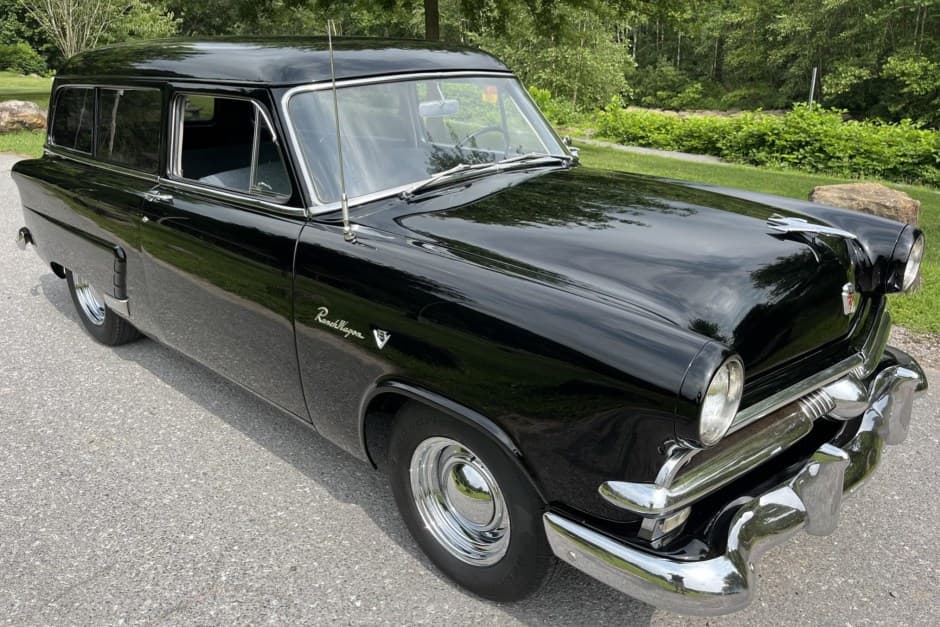 1953 Ford Customline sold for $10,750