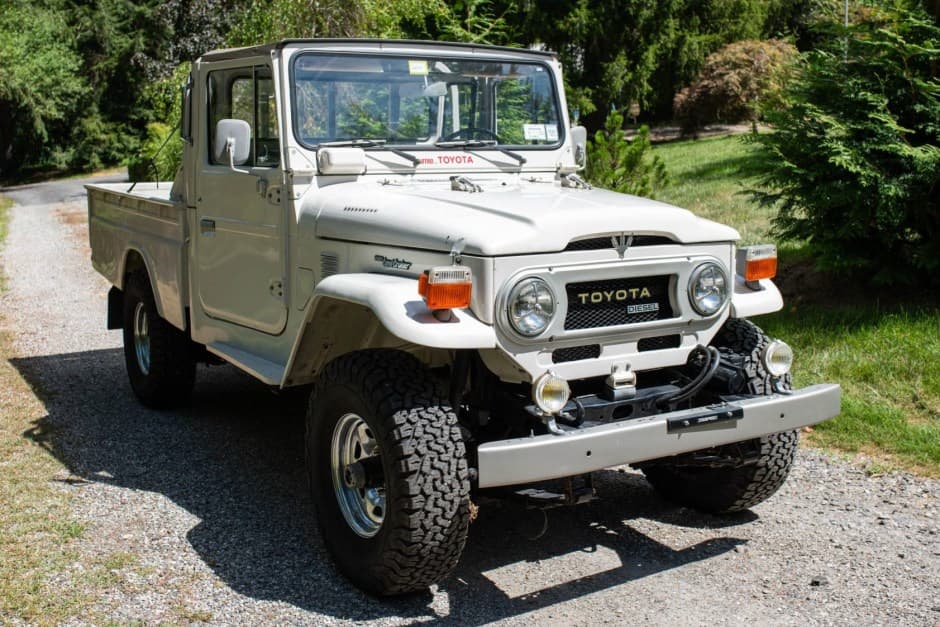 1977 Toyota Land Cruiser FJ45 sold for $18,343