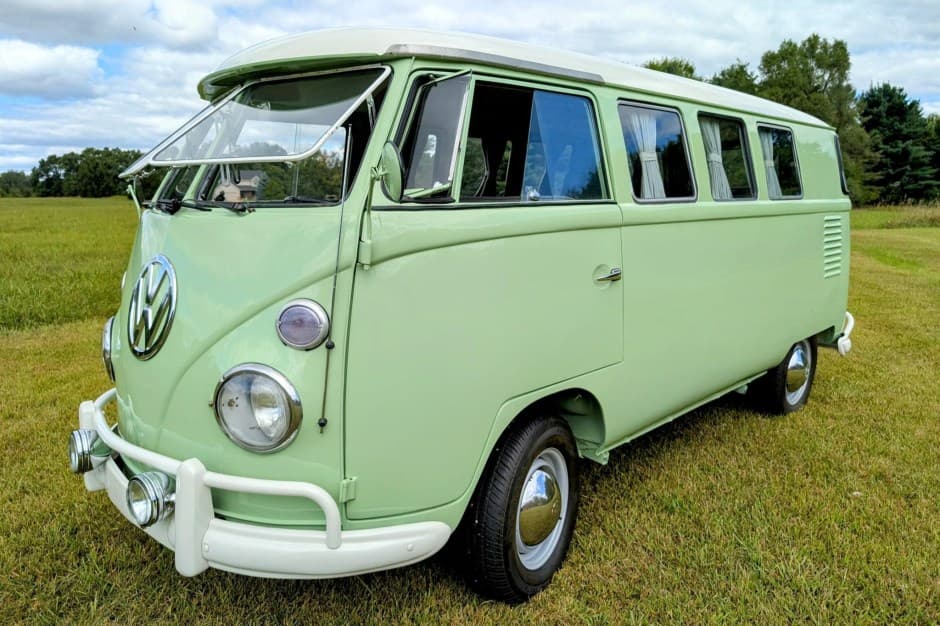 1960 Volkswagen Split-Window Bus sold for $13,660