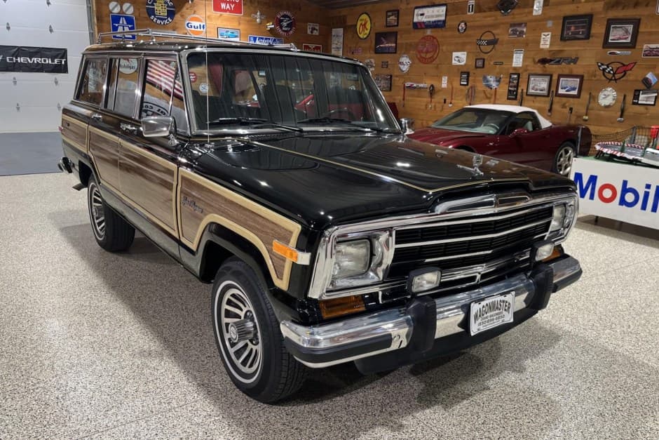 1991 Jeep SJ Grand Wagoneer sold for $33,750