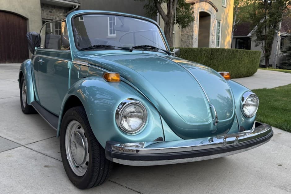 1979 Volkswagen Super Beetle sold for $8,600