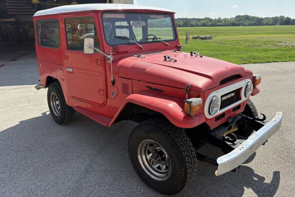 1976 Toyota Land Cruiser FJ40 sold for $8,700