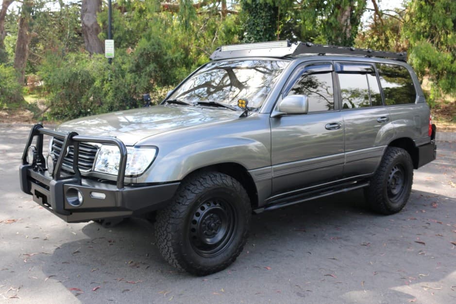 2000 Toyota Land Cruiser 100-Series sold for $39,500