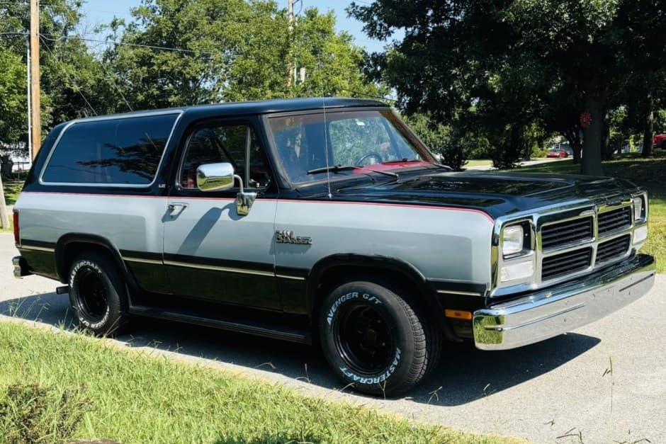 1991 Dodge Ramcharger / Plymouth Trail Duster sold for $9,800