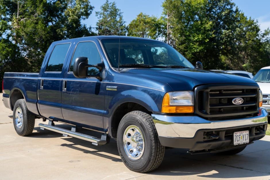 2004 Ford Super Duty 1999-2007 sold for $11,000