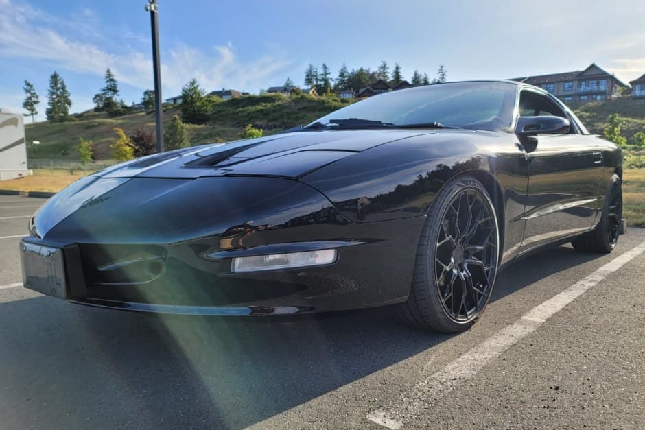 1994 Pontiac Firebird (1993-2002) sold for $9,100