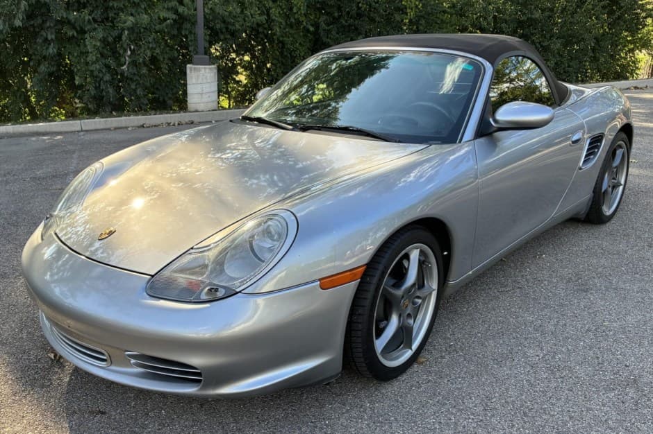 2004 Porsche 986 Boxster sold for $15,501