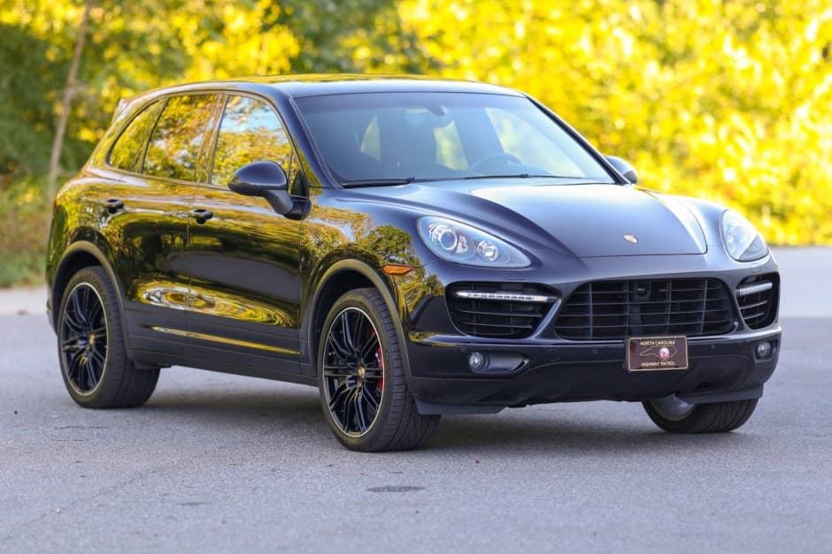 2013 Porsche 958 Cayenne (2011-2018) sold for $25,500