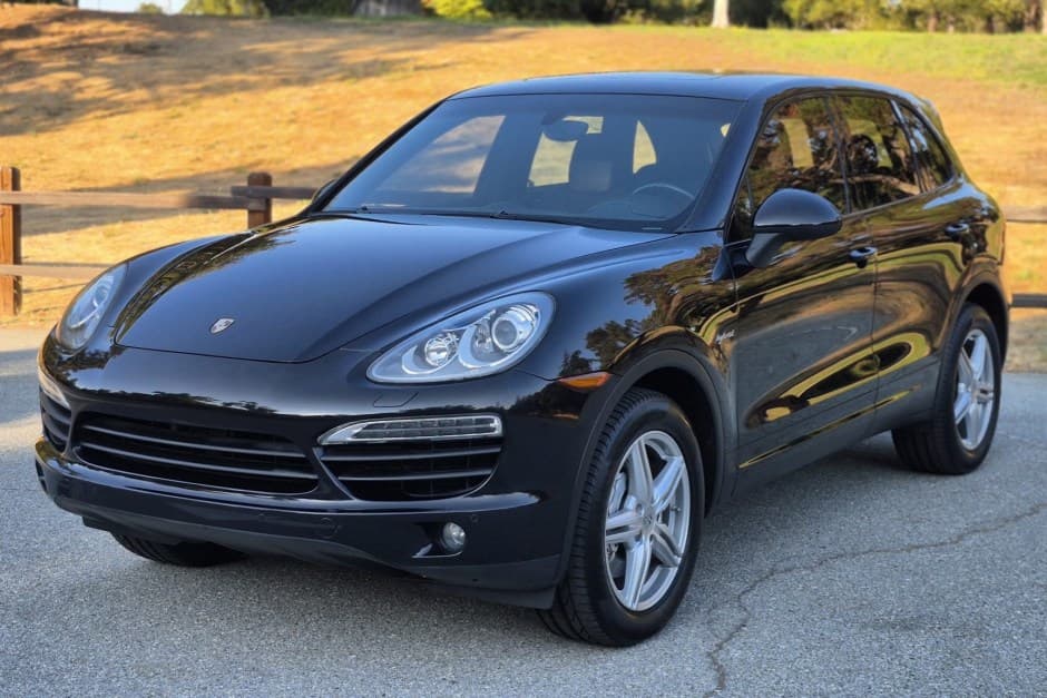 2012 Porsche 958 Cayenne (2011-2018) sold for $12,850