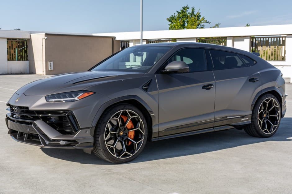 2023 Lamborghini Urus sold for $261,000