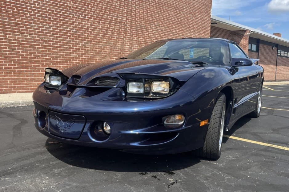 2002 Pontiac Firebird (1993-2002) sold for $34,250