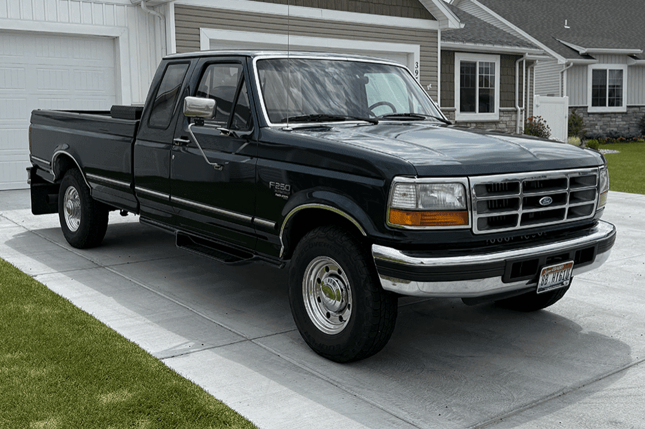 1995 Ford F-Series 1992-1997 sold for $9,000