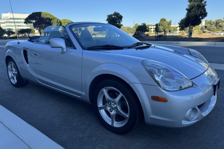 2003 Toyota W30 MR2 sold for $11,500