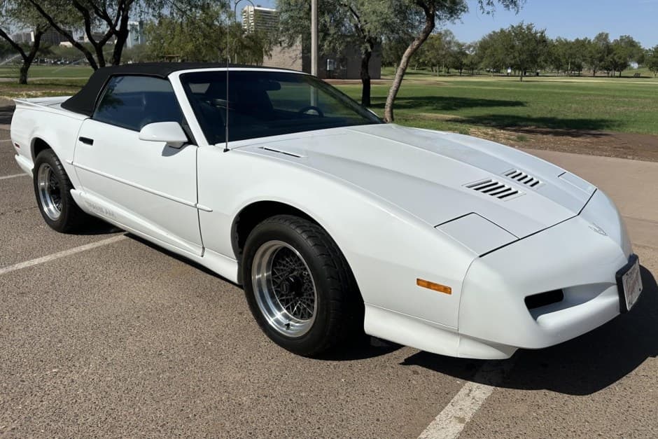 1991 Pontiac Firebird (1982-1992) sold for $13,027
