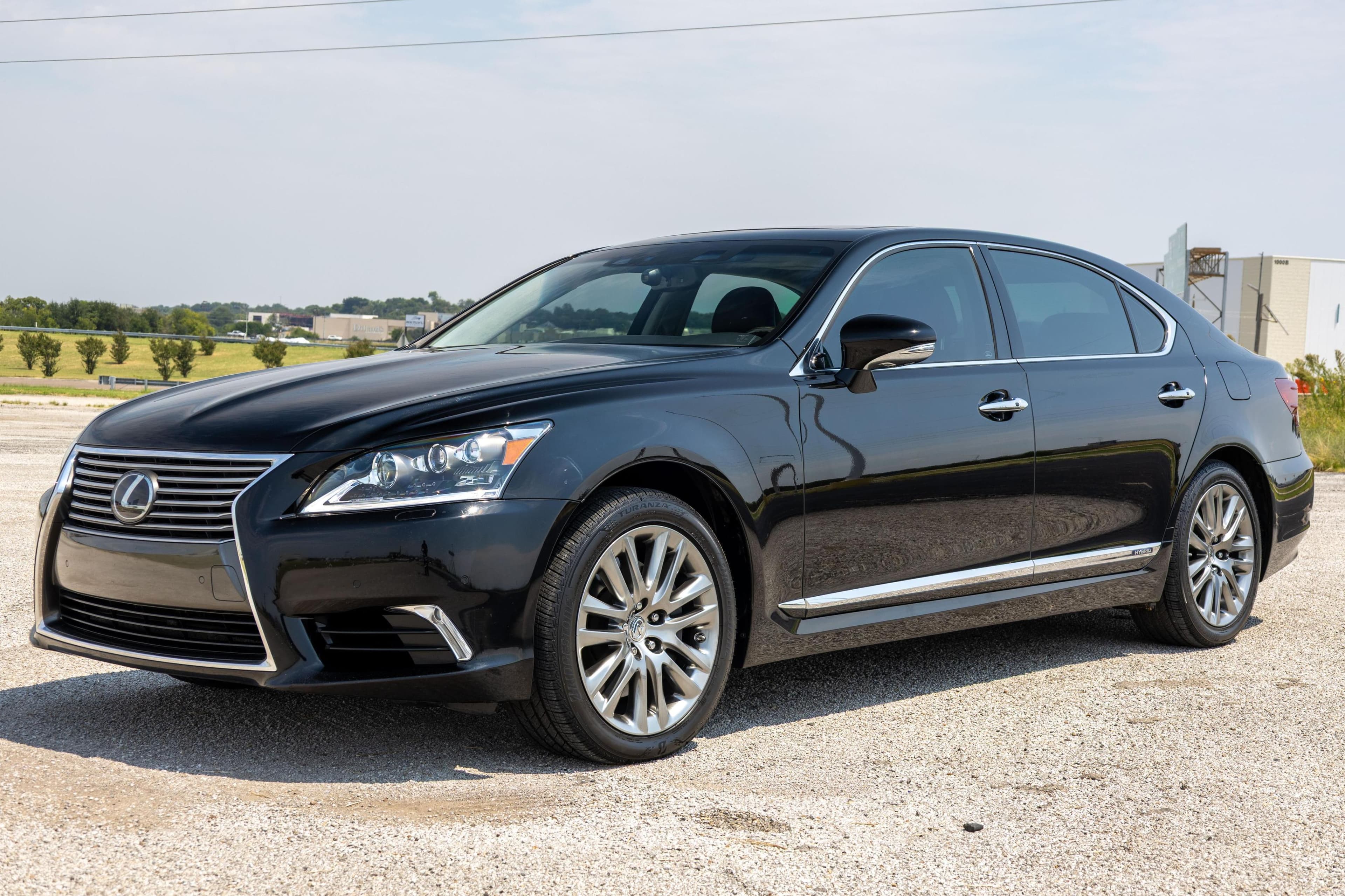 2015 Lexus LS sold for $23,250