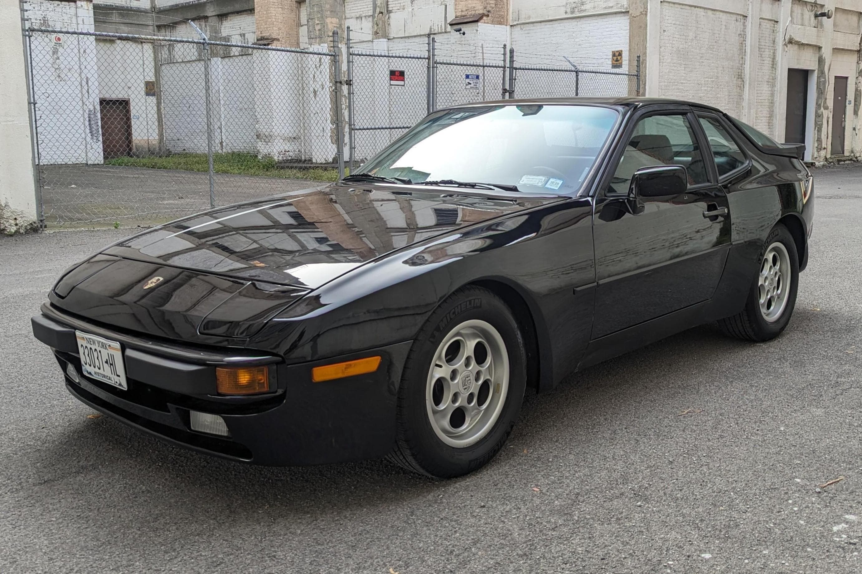 1986 Porsche 944 sold for $10,250