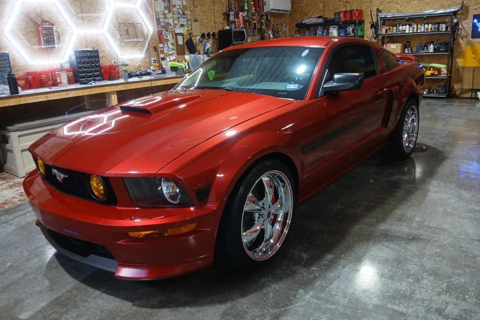 2007 Ford Mustang S197 2005-2014 sold for $14,010
