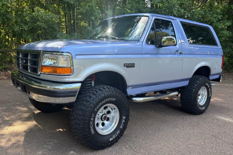 1996 Ford Bronco 4th-5th Generations 1987-1996 sold for $17,750