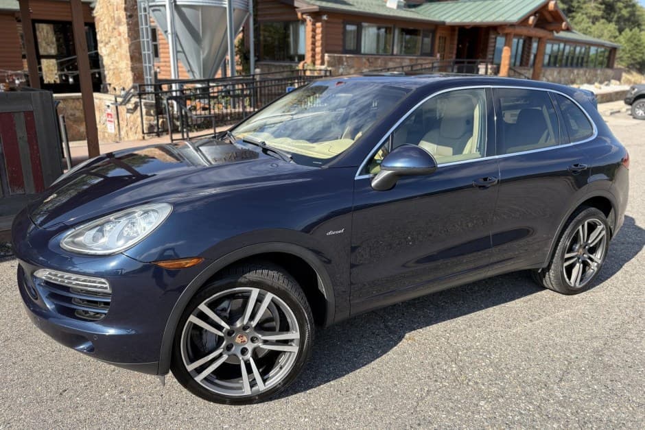 2013 Porsche 958 Cayenne (2011-2018) sold for $18,958
