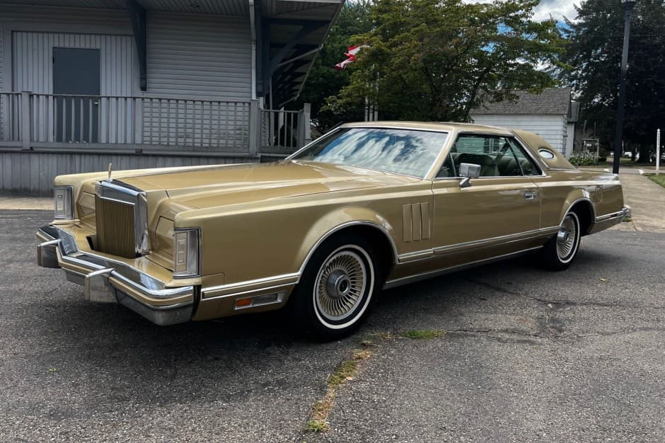 1978 Lincoln Continental Mark V (1977-1979) sold for $15,500