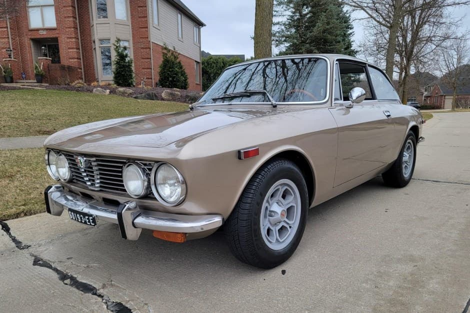 1972 Alfa Romeo 105/115 Series Coupe sold for $25,000