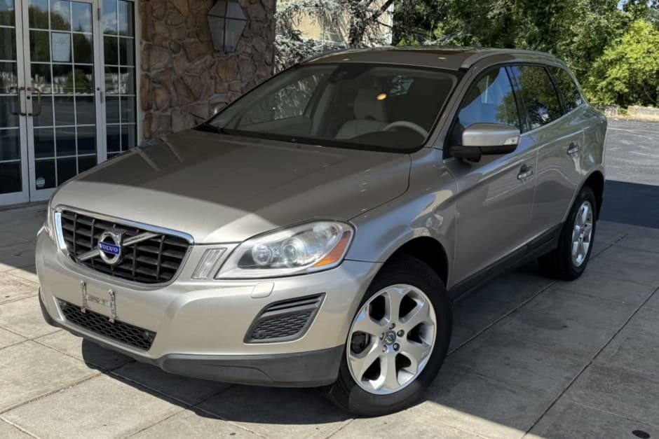 2013 Volvo XC60 sold for $6,869