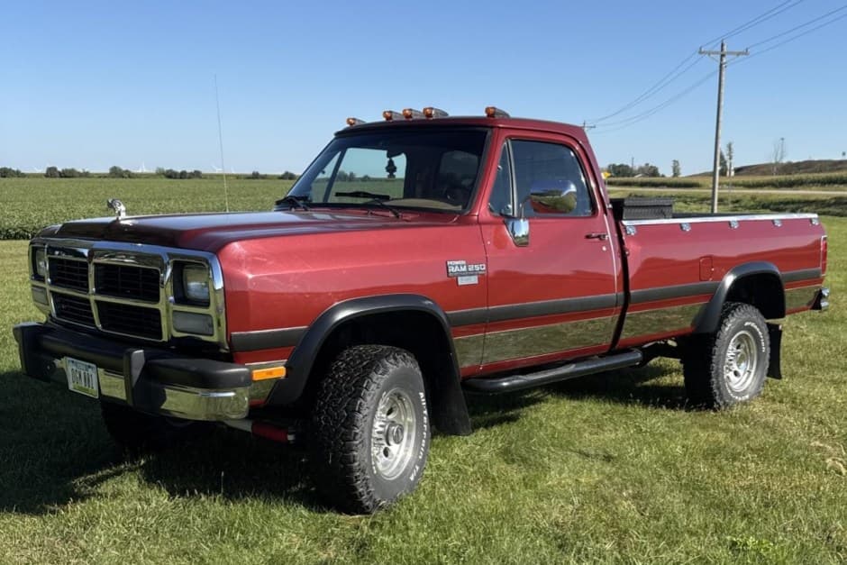 1993 Dodge Ram (1981-1993) sold for $18,500