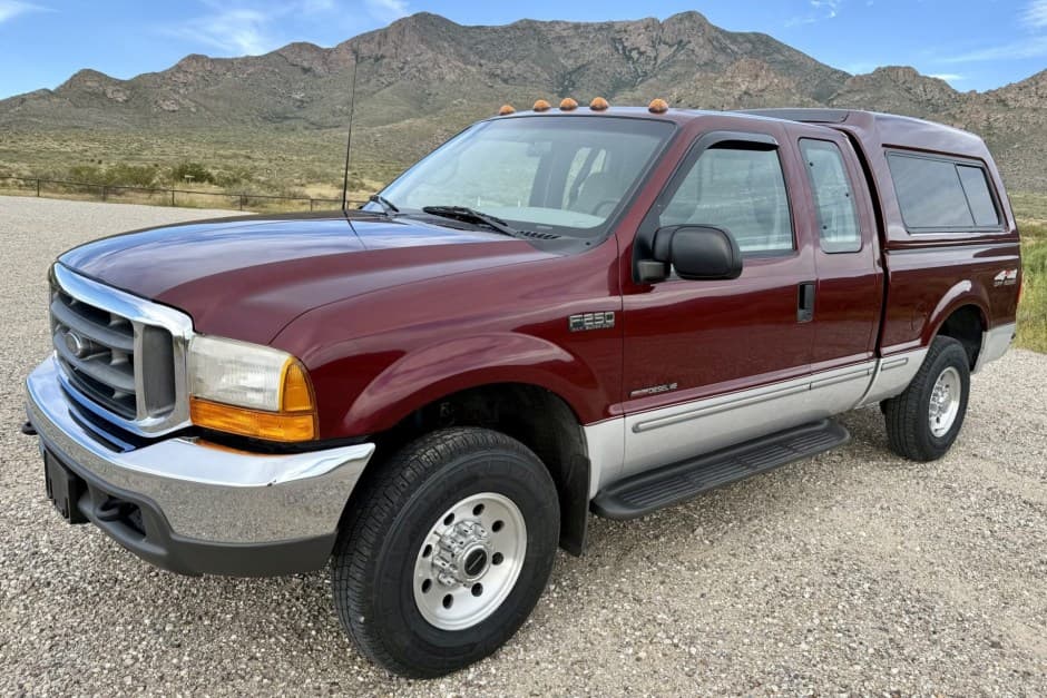 1999 Ford Super Duty 1999-2007 sold for $33,000