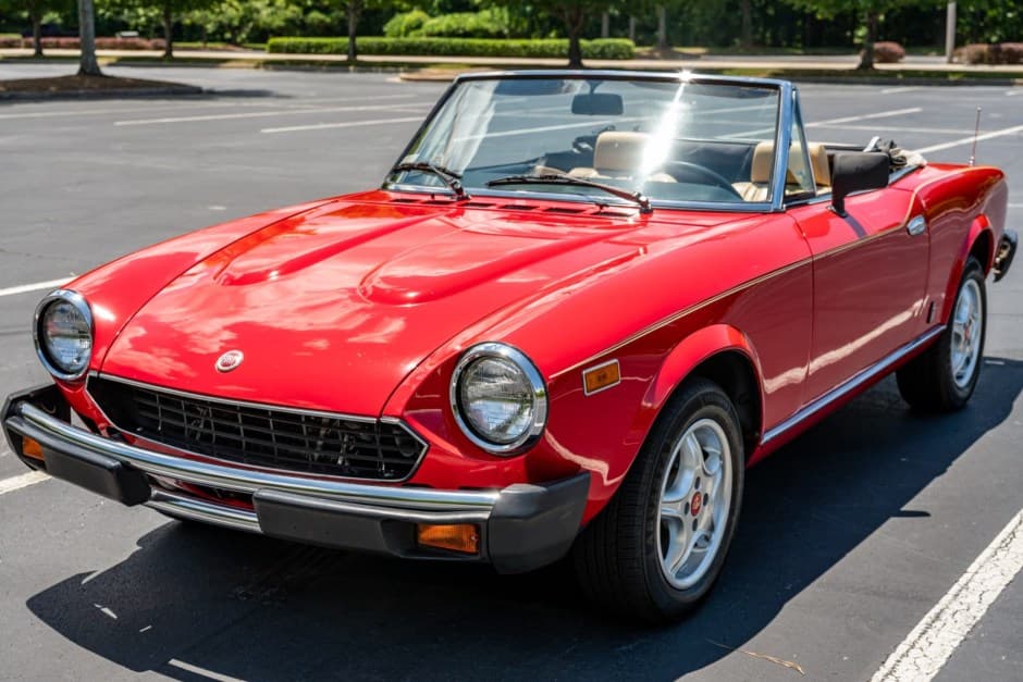 1982 Fiat 124 Spider (1966-1985) sold for $11,750