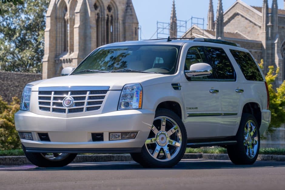 2008 Cadillac Escalade & EXT GMT900 (2007-2014) sold for $28,500