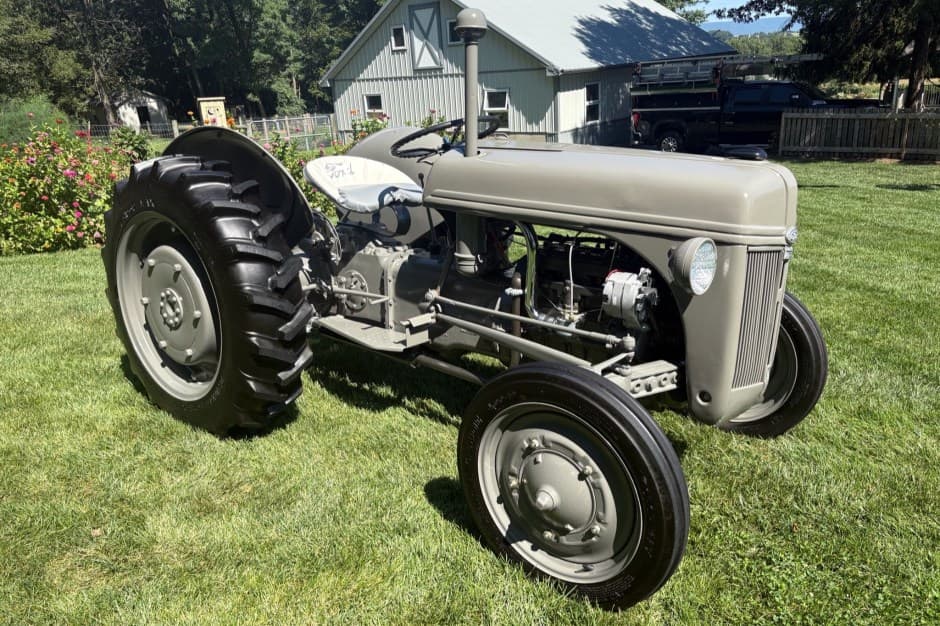 1946 Ford Tractor sold for $4,750