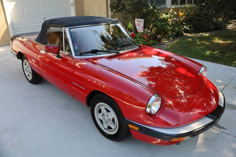 1988 Alfa Romeo 105/115 Spider Series 3 sold for $8,100