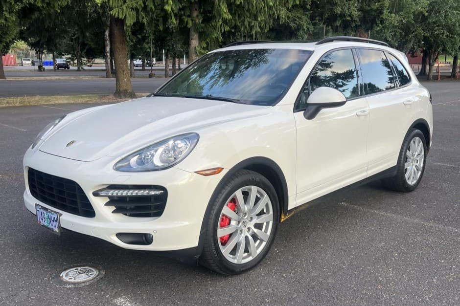 2011 Porsche 958 Cayenne (2011-2018) sold for $13,000