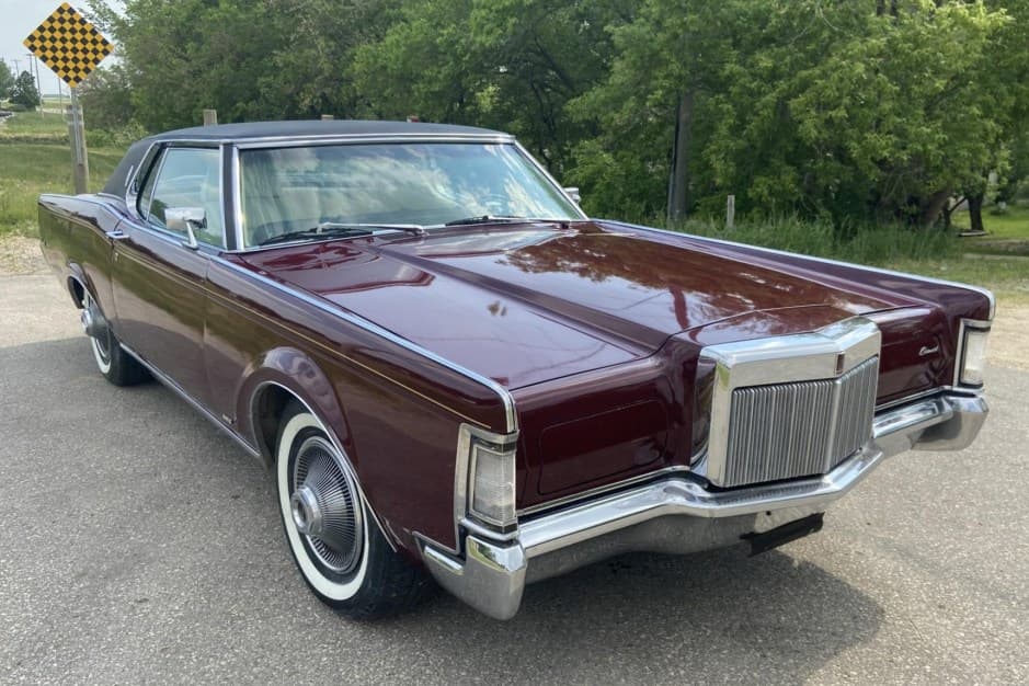 1969 Lincoln Continental Mark III (1969-1971) sold for $7,700
