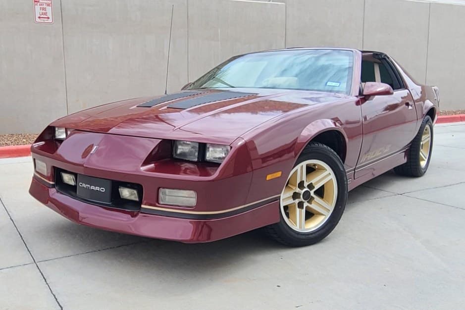 1987 Chevrolet Camaro 3rd Generation 1982-1992 sold for $11,000