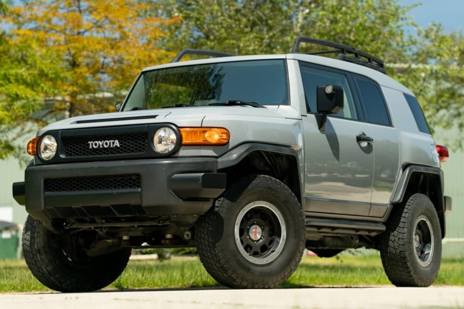 2013 Toyota FJ Cruiser sold for $33,140