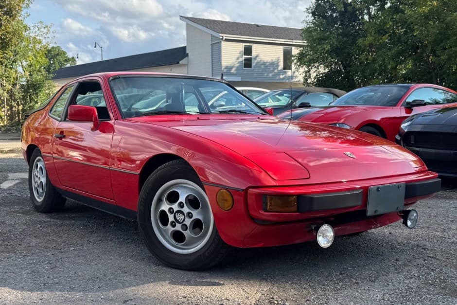 1987 Porsche 924 sold for $4,100
