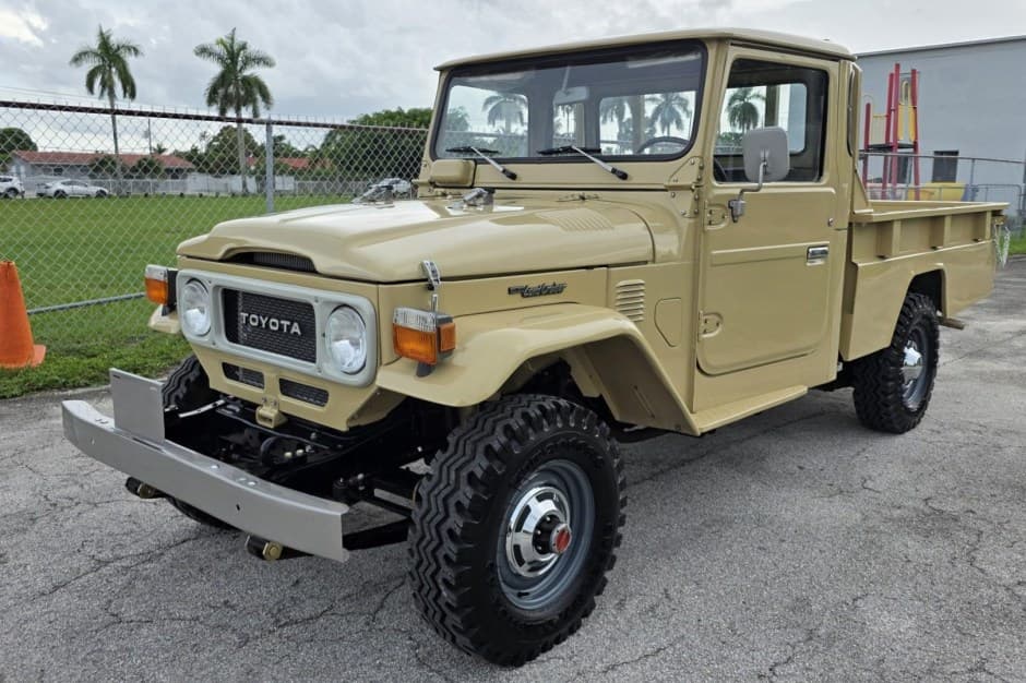 1985 Toyota Land Cruiser FJ45 sold for $34,000