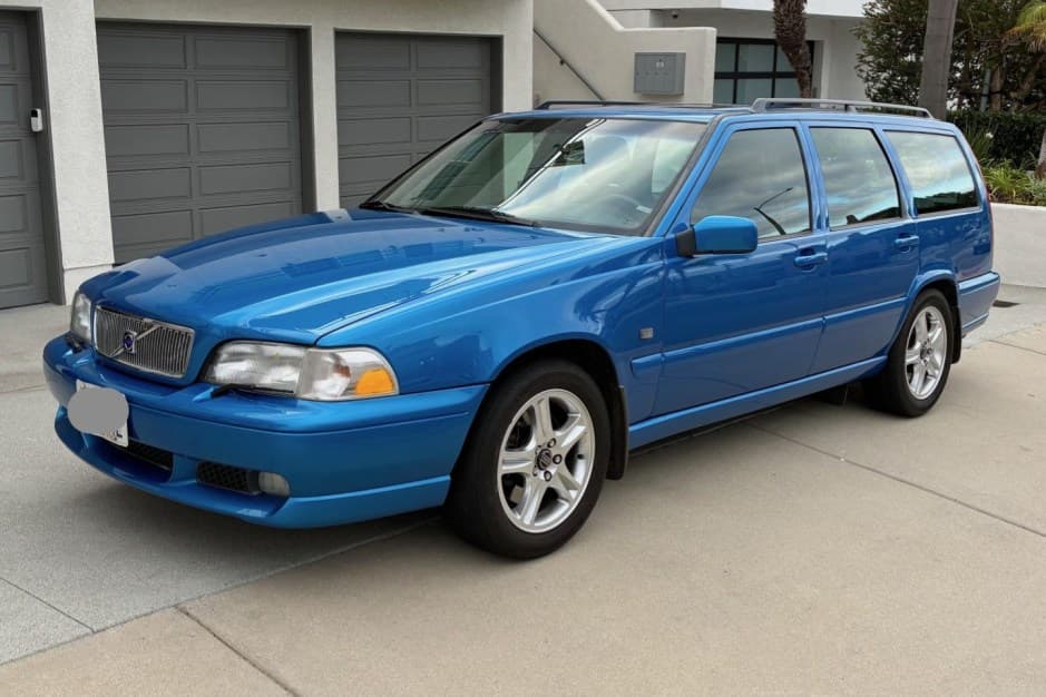 1999 Volvo V70R sold for $15,000