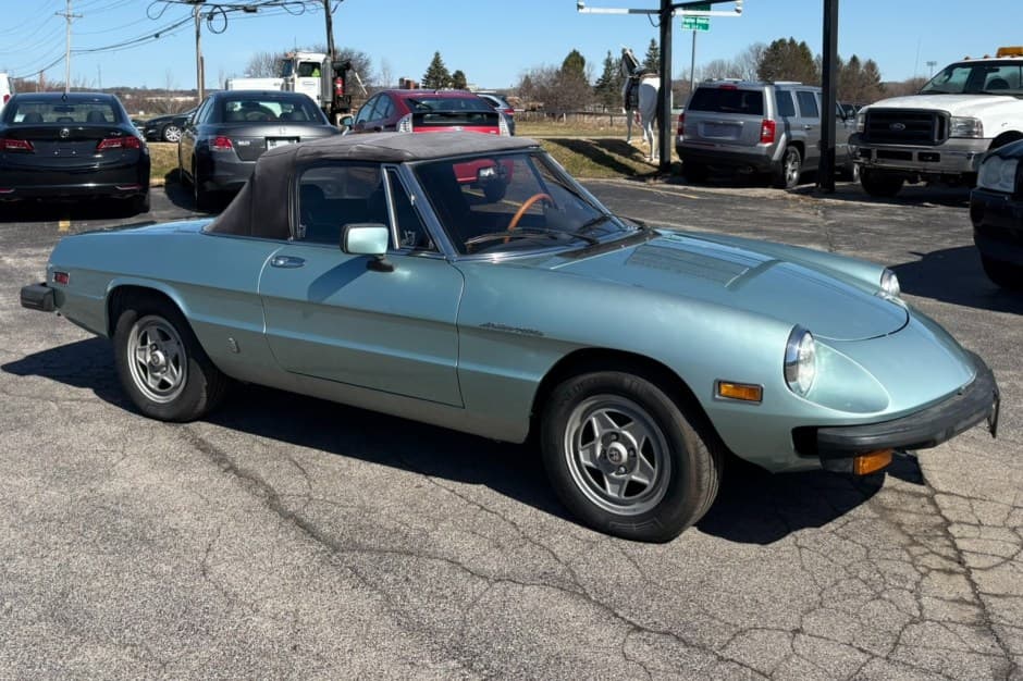 1982 Alfa Romeo 105/115 Spider Series 3 sold for $4,200