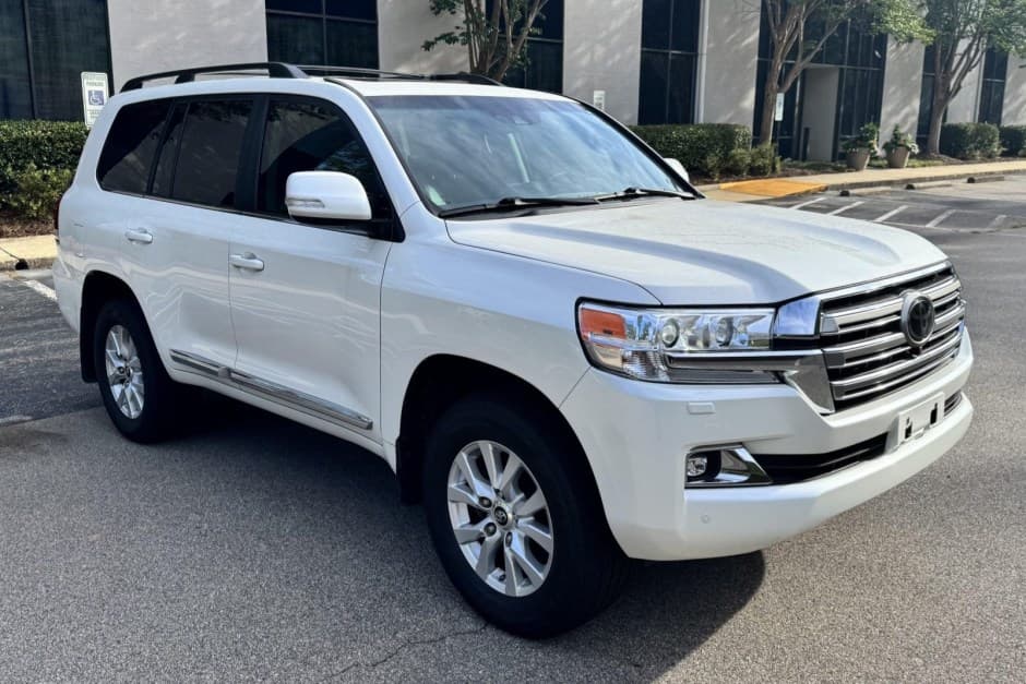 2019 Toyota Land Cruiser 200-Series sold for $61,888