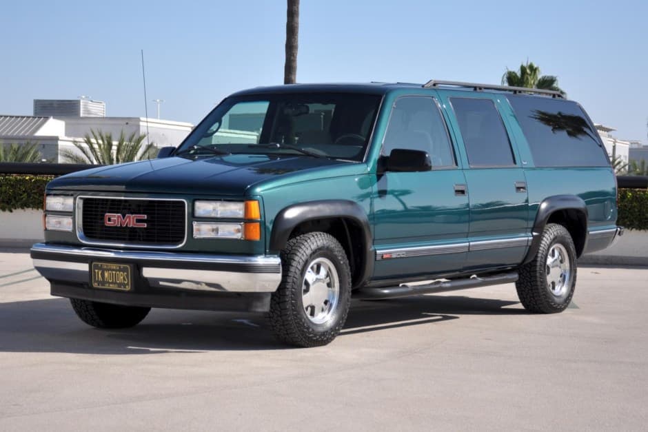 1999 GMC Suburban (GMT400 1992-1999) sold for $8,850