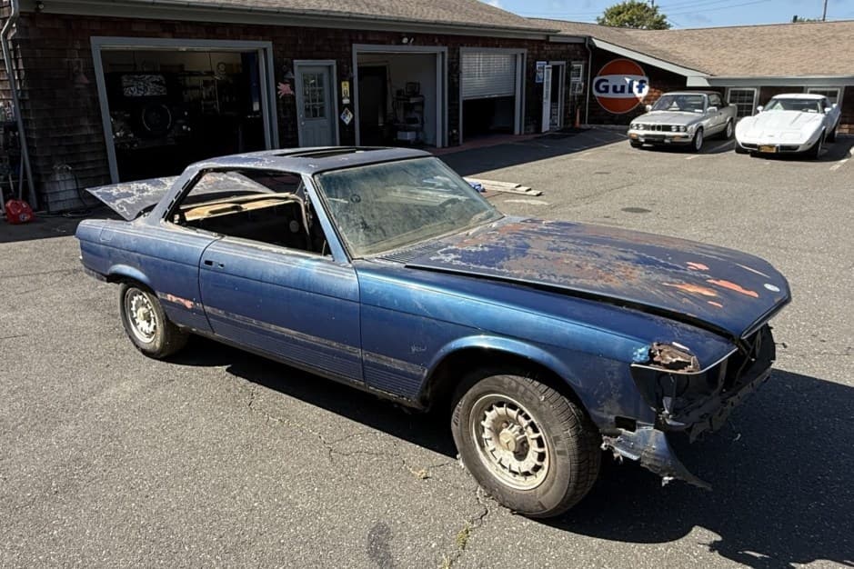 1979 Mercedes-Benz C107 SLC sold for $500