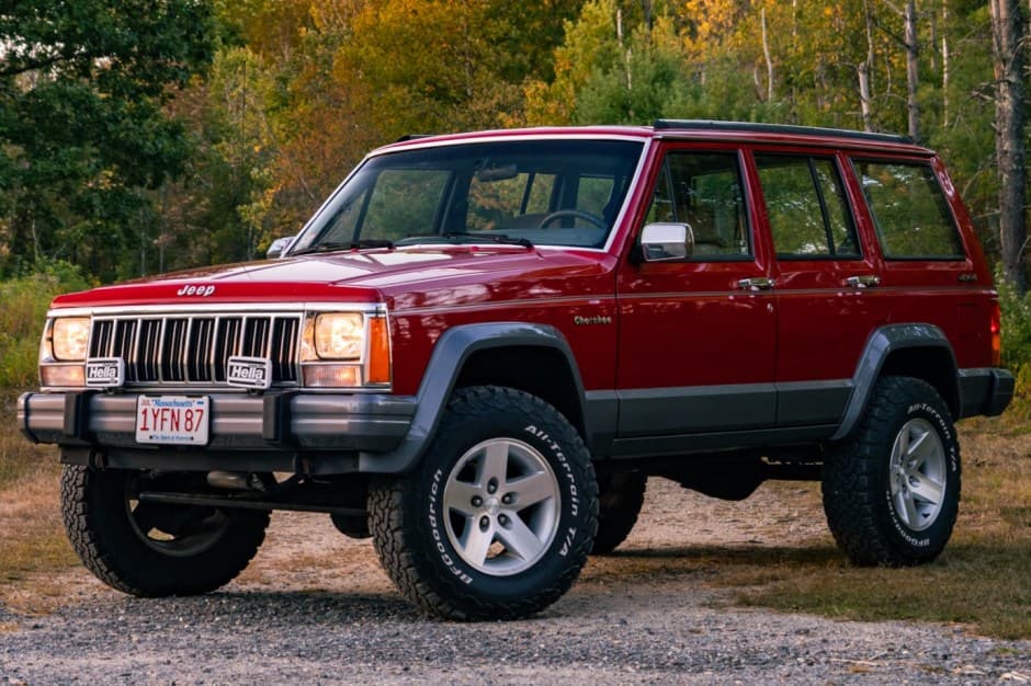 1992 Jeep XJ Cherokee sold for $14,750