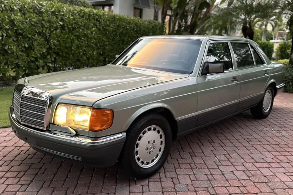 1989 Mercedes-Benz W126 S-Class sold for $38,500
