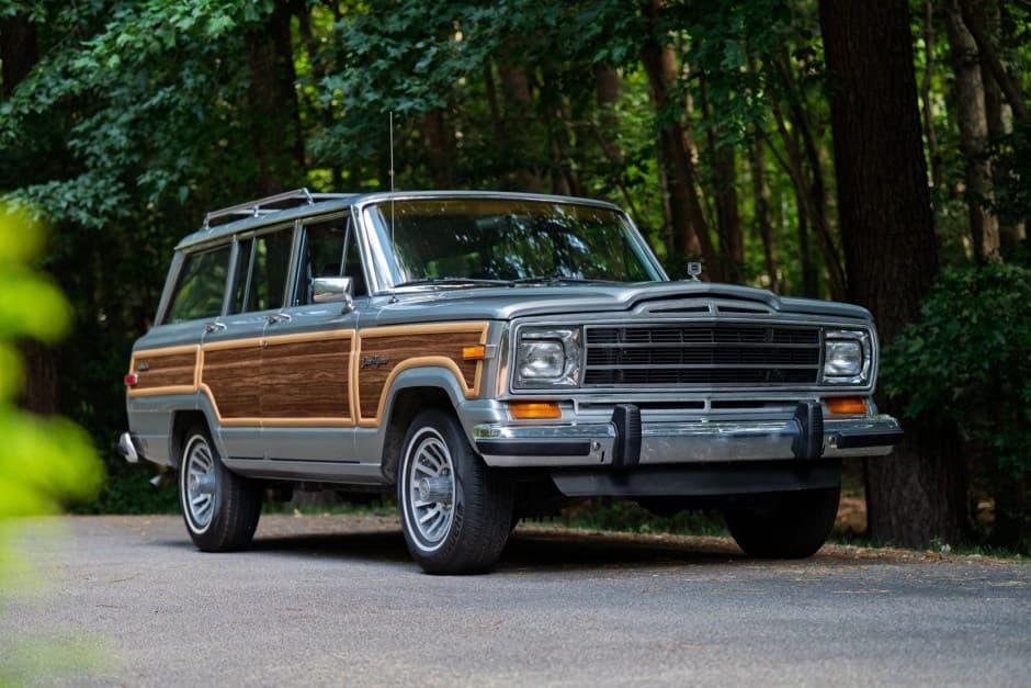 1991 Jeep SJ Grand Wagoneer sold for $33,750