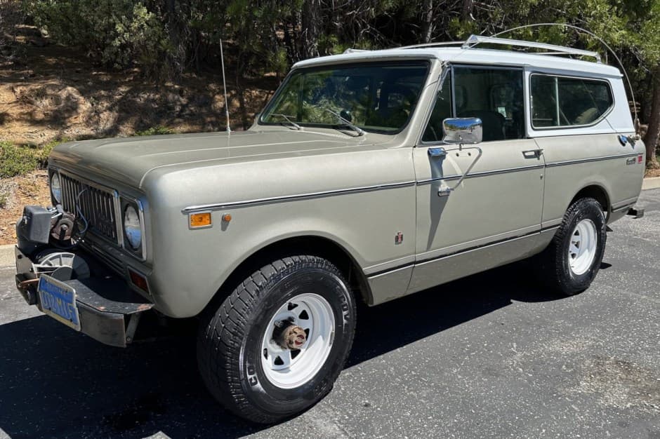 1975 International Harvester Scout II sold for $25,550