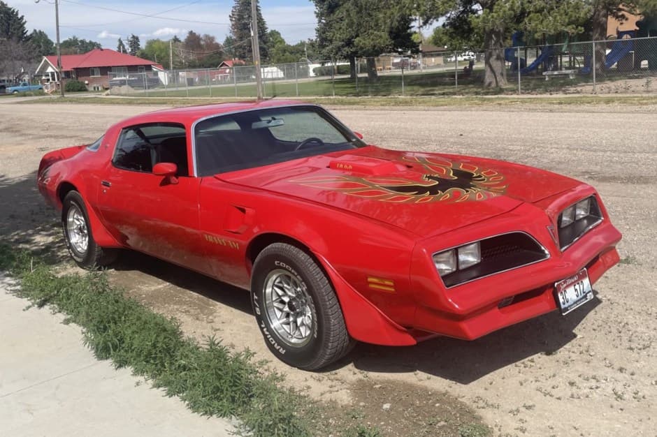 1977 Pontiac Firebird (1970-1981) sold for $21,000