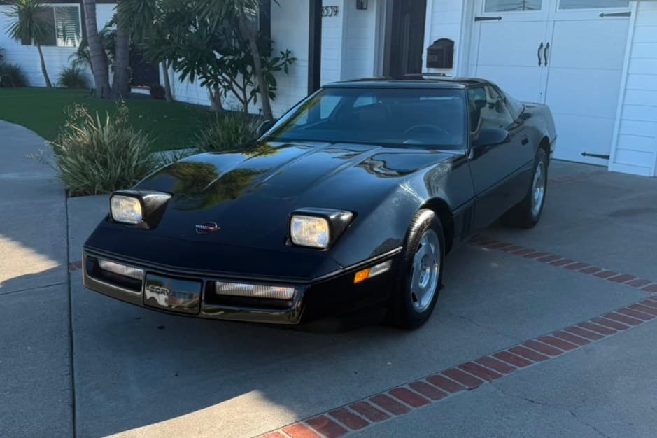 1988 Chevrolet Corvette C4 Coupe (1984-1991) sold for $9,500